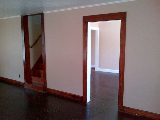 Building Photo - "The SCHOOLHOUSE," 3 bed/1 bath home acros...