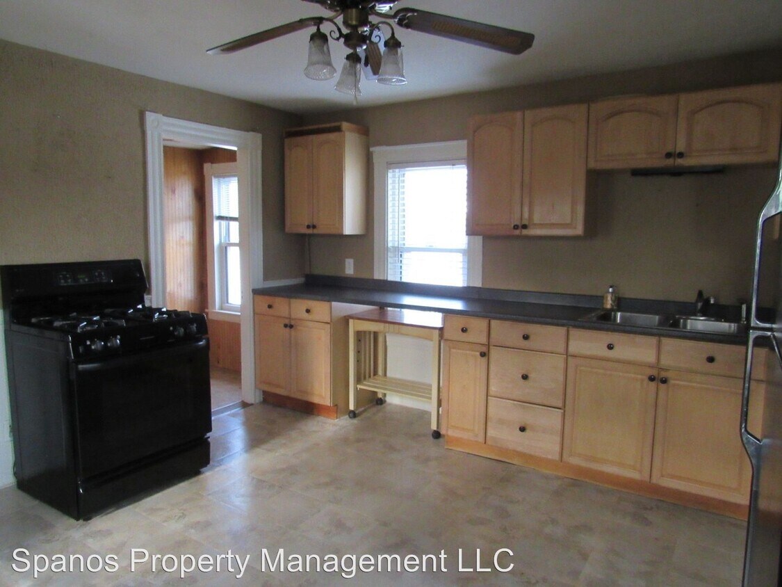 Primary Photo - 2 br, 1 bath House - 4 Elm St. 2nd Floor