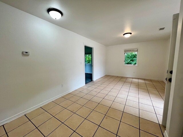 Foto del edificio - 364 E 7th St