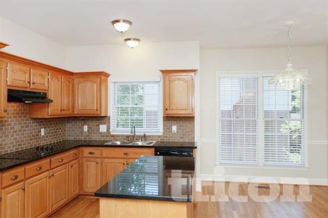 Foto del edificio - 105 Saddlebridge Ln