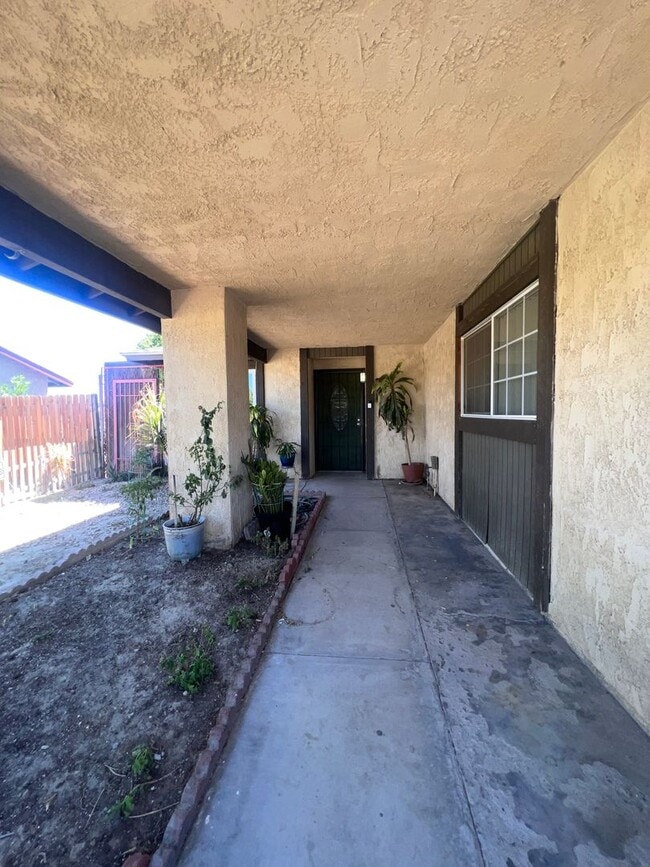 Building Photo - 82377 Rebecca Dr