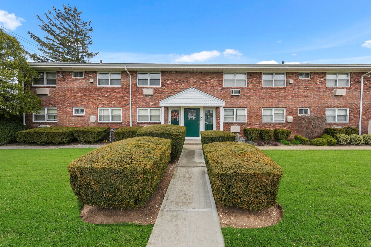 The Niche at 7th Street Gardens Apartments in Lindenhurst, NY