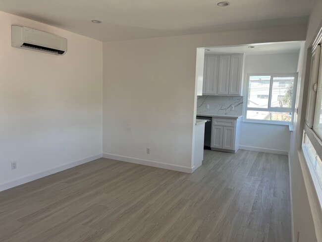 Foto del edificio - 18139 Roscoe Blvd