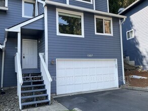 Building Photo - 1307 NW Slate Ln