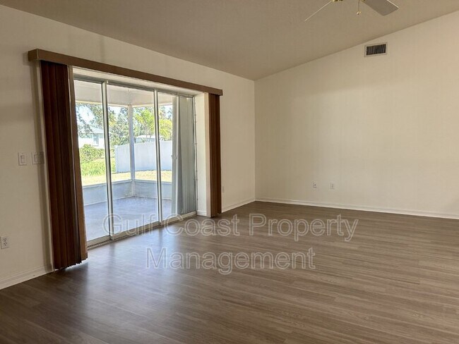 Foto del edificio - 4260 Cazes Ave