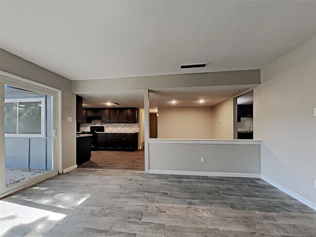 Building Photo - 16919 Clan MacIntosh Dr