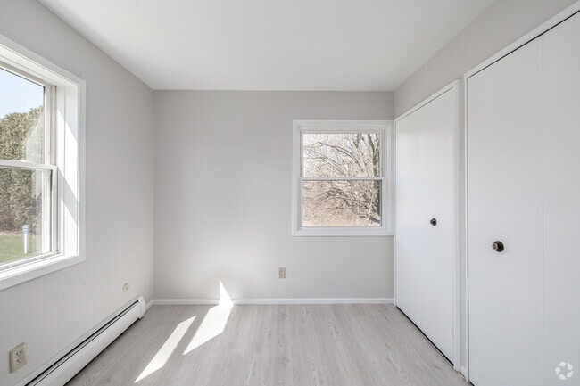 2BR, 1BA - 800SF - Primary Bedroom - 828 Holly Gardens