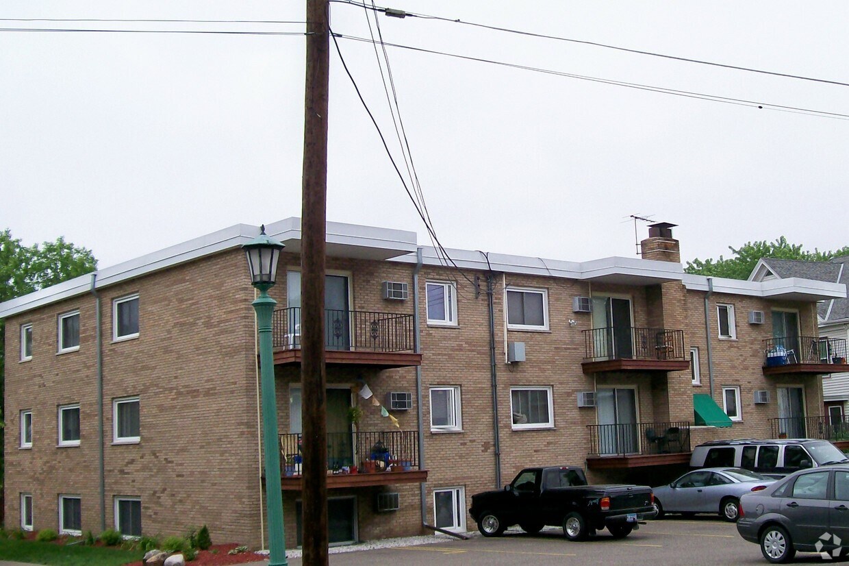 Building Photo - 1862 Feronia Ave