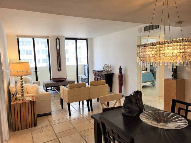 Building Photo - 1621 Collins Ave