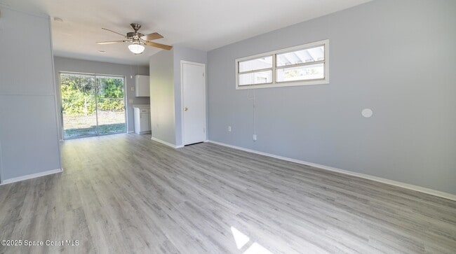 Foto del edificio - 3910 Baker Ave