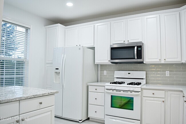 Building Photo - 393 St Andrews Pl
