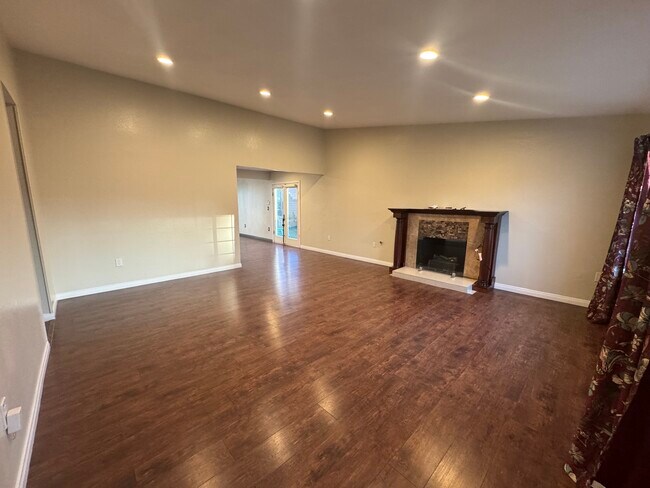 Foto del edificio - 4704 Fox Glen Ave