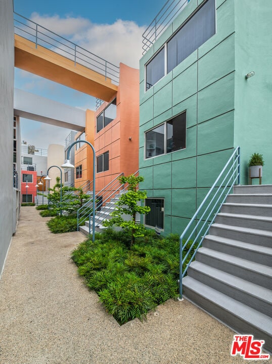 Building Photo - 2433 28th St