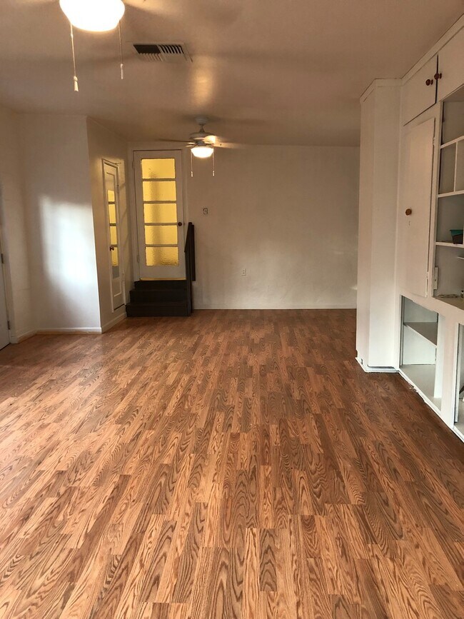 Building Photo - Tahoe Park Cutie! - JUST REDUCED