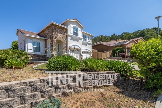 Foto del edificio - 4-Bedroom Rental Home in Folsom: Spacious ...