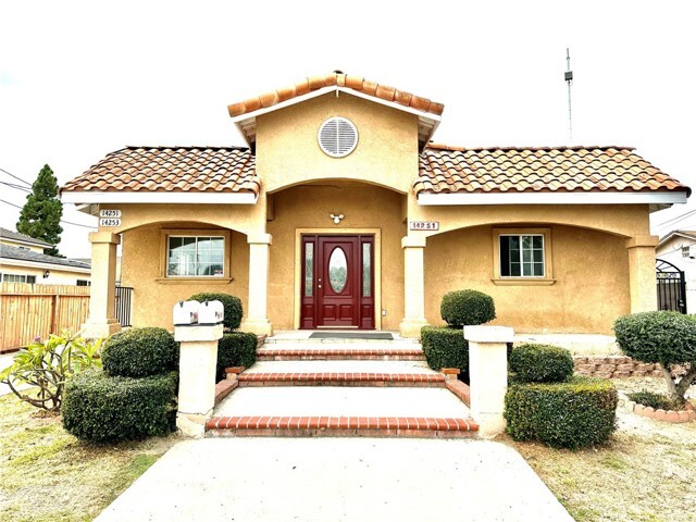 Foto principal - 14251 Olive St