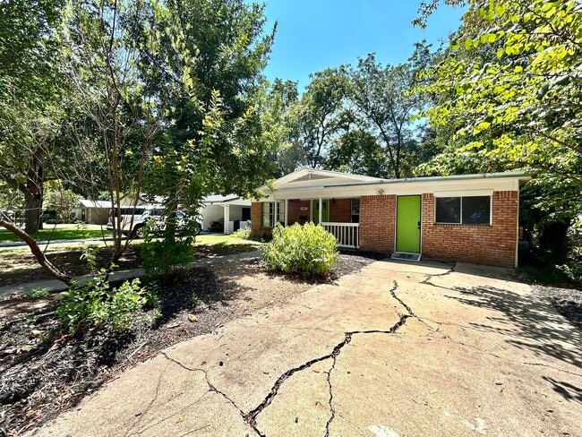 Building Photo - 3 BR / 2 BA Home for Rent