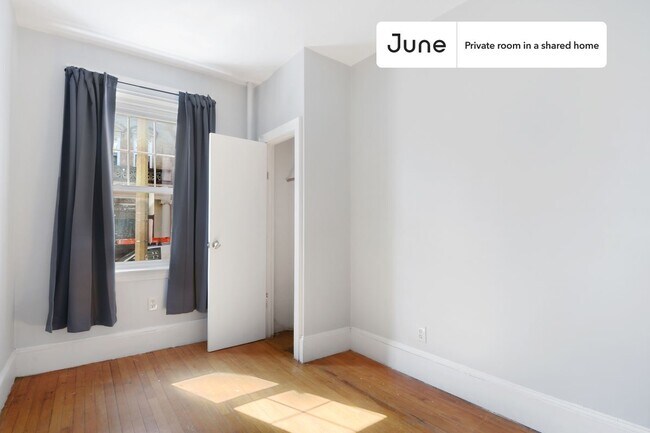 Foto del edificio - Private bedroom in 6 bed/2 bath Home