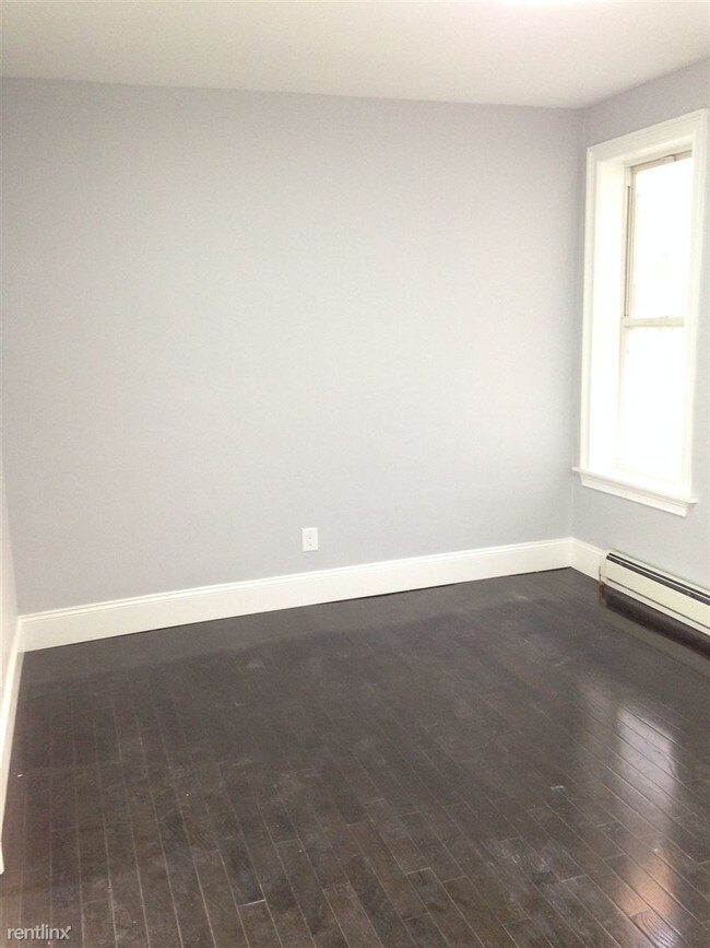 Building Photo - 2 br, 1 bath Apartment - 872 E New York Ave