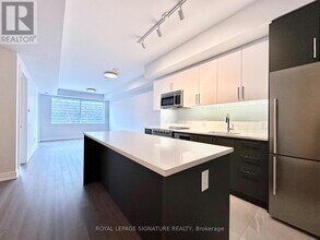 Building Photo - 664 Spadina Ave.