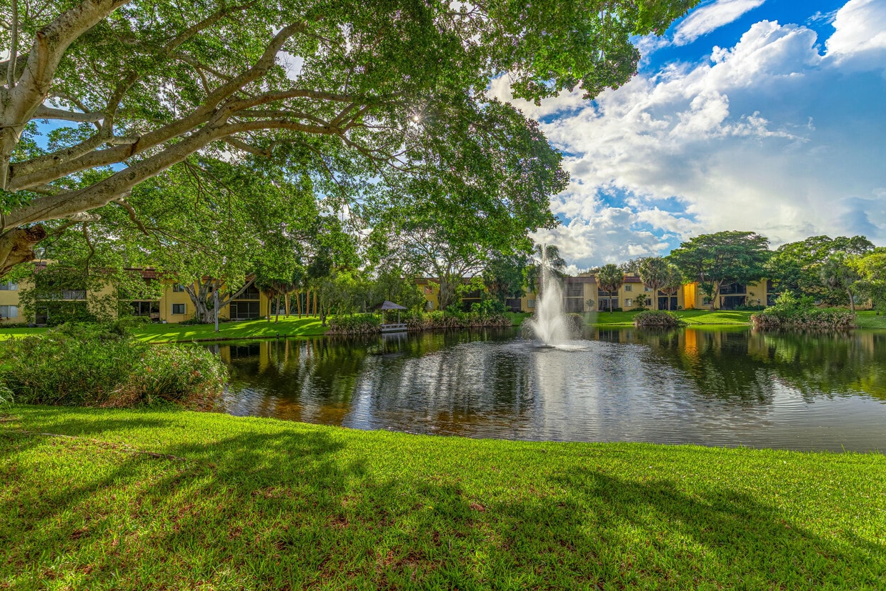 Foto principal - 848 SW 9th St Cir