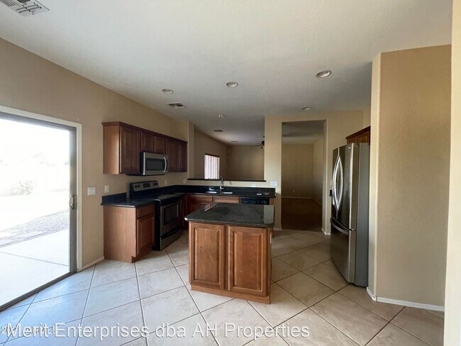 Foto del edificio - 4 br, 2.5 bath House - 16579 N 175TH DR