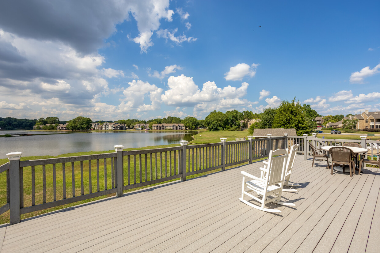 Cubierta con vista al lago - Sunlake at Edgewater