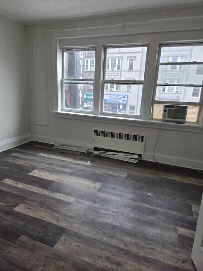 Foto del edificio - 7409 Broadway