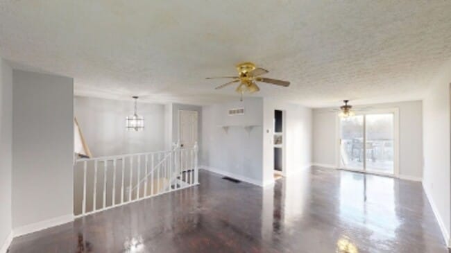 Foto del edificio - 4-Bedroom Split-Level Updated Home with Garage, Deck, and Large Backyard