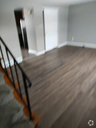 Building Photo - 10 Nardin Dr