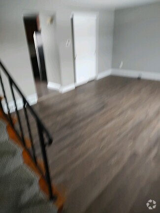 Building Photo - 10 Nardin Dr