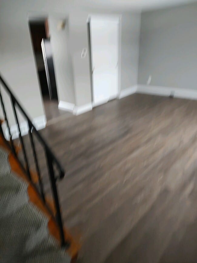 Building Photo - 10 Nardin Dr