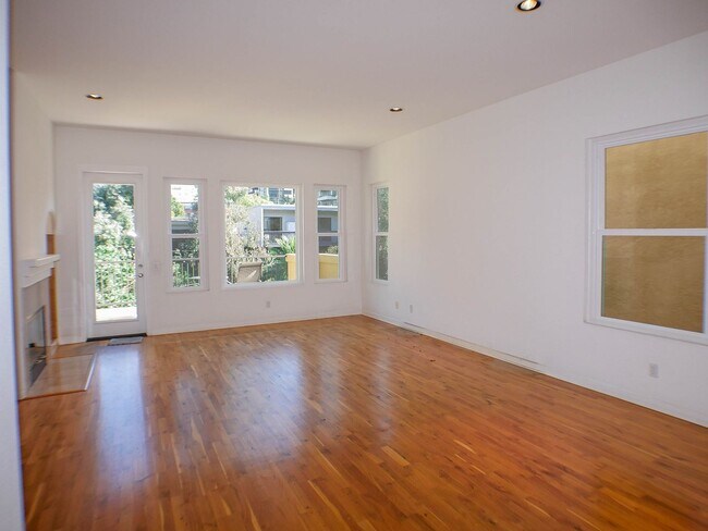Building Photo - Beautiful Bankers Hill Home With Canyon Vi...
