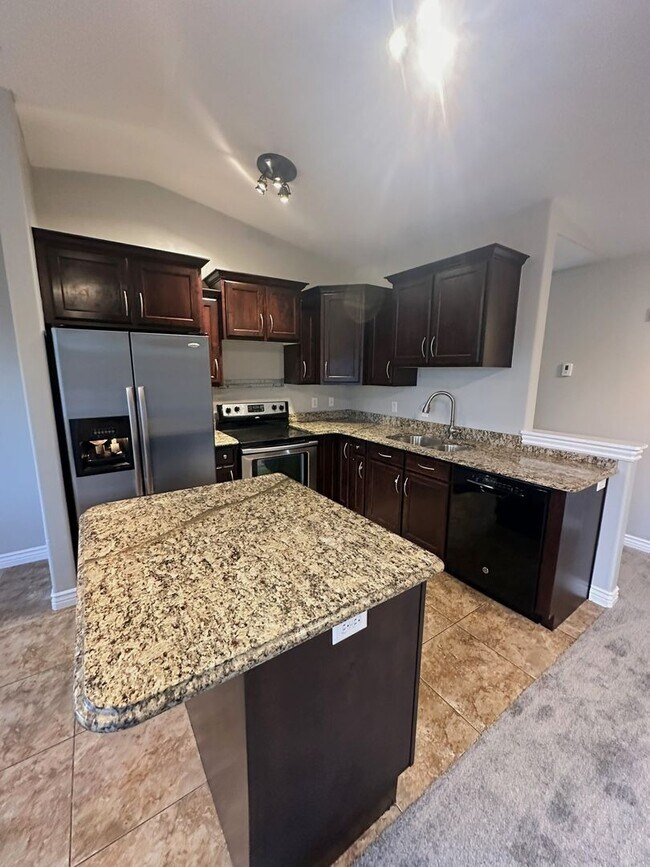 Foto del edificio - $750 Off Upon Move In! 2 Bed 2 Bath Home f...