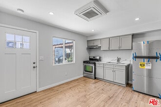 Building Photo - 6744 Arlington Ave