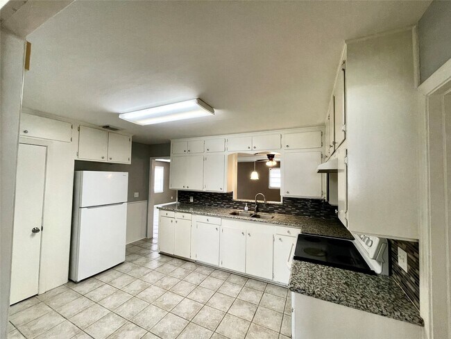 Foto del edificio - 617 Fostoria Ln