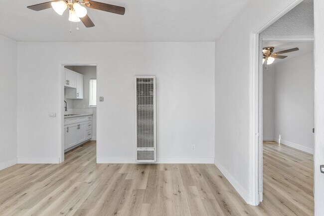 Foto del edificio - 2652 E 15th St