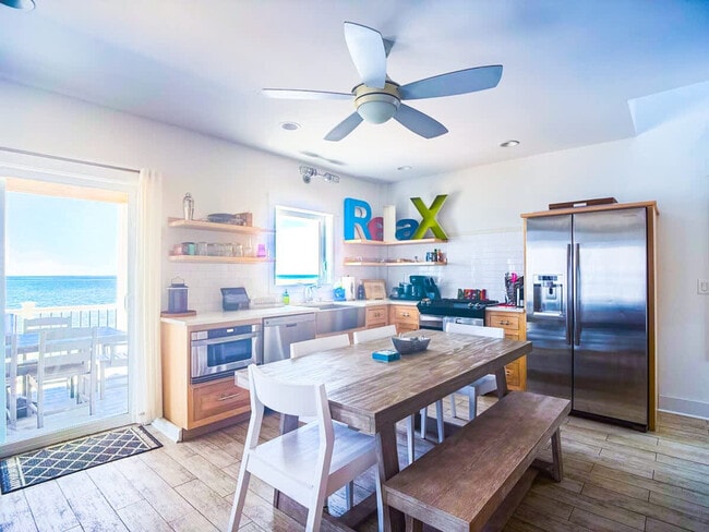 Building Photo - 15378 Holly Dr