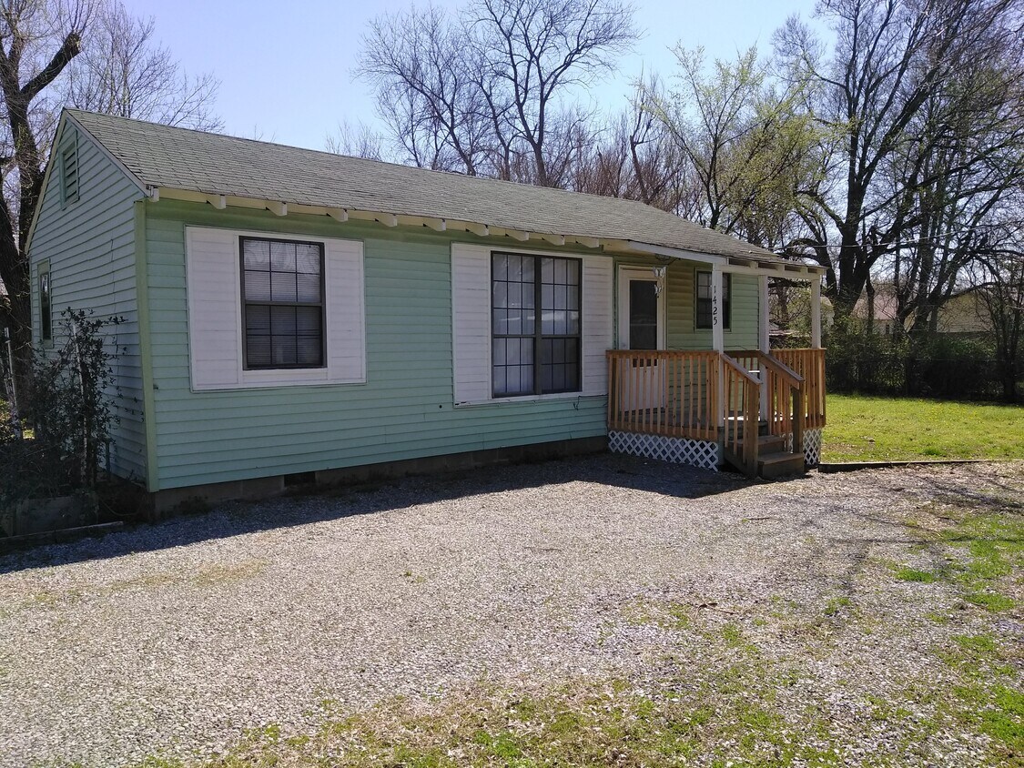1425 W Quarles St, Claremore, OK 74017 House Rental in Claremore, OK