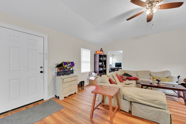 Photo - 404 S Ash St (Greenville, NC) House