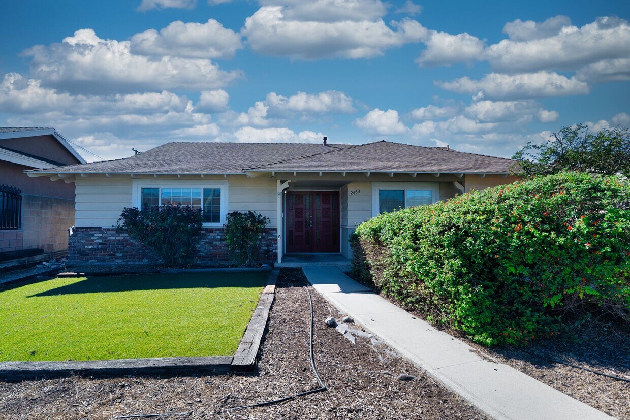 Foto principal - Beautiful & Spacious Home in Rowland Heights