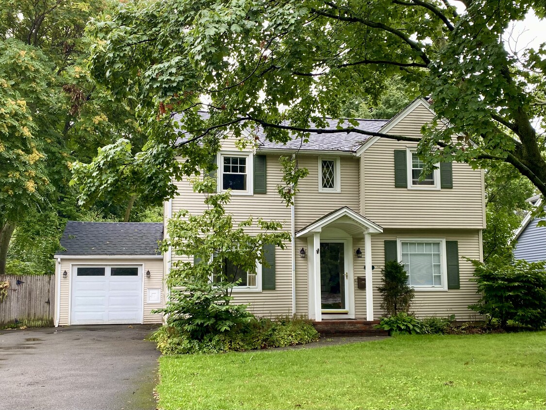 Primary Photo - 192 Rhinecliff Dr