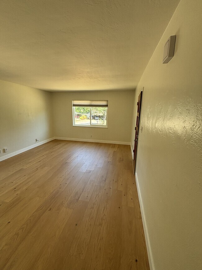 Foto del edificio - 7244 Robin Rd