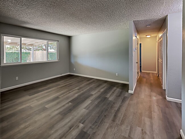 Building Photo - 6809 Coventry Dr