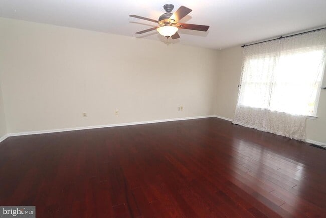 Building Photo - 403 Essex Ct