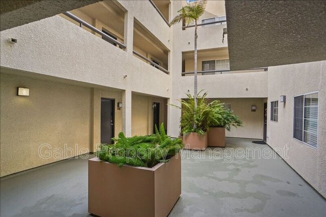 Foto del edificio - 5515 Canoga Ave