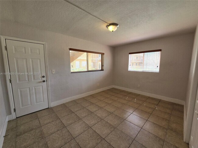 Foto del edificio - 2330 NW 11th St
