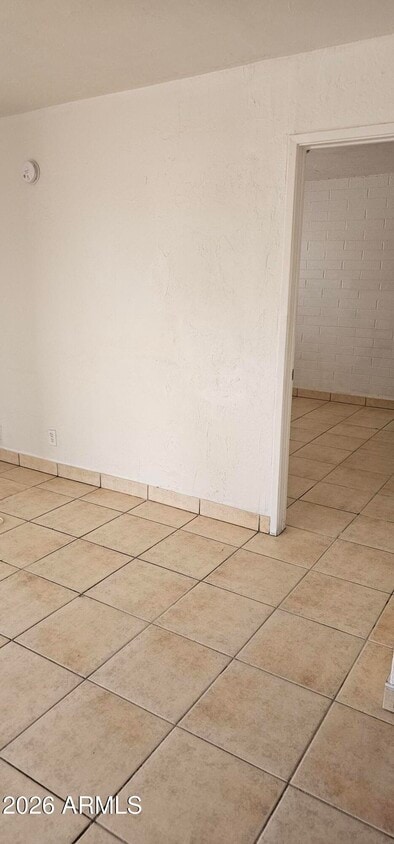 Foto del edificio - 581 S California St