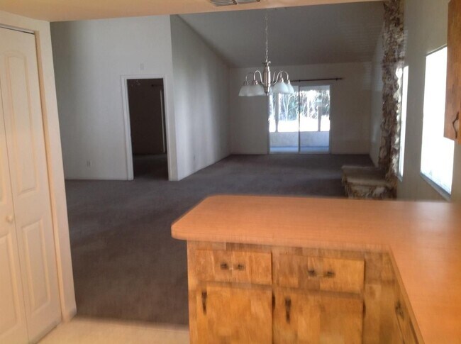 Building Photo - 6 Red Maple Cir