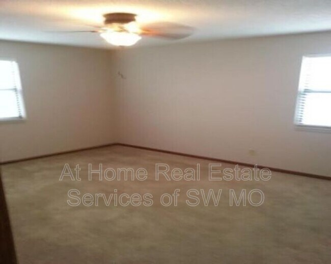 2850 S Rogers Ave Unit Apt 11, Springfield, MO 65804 Condo for Rent